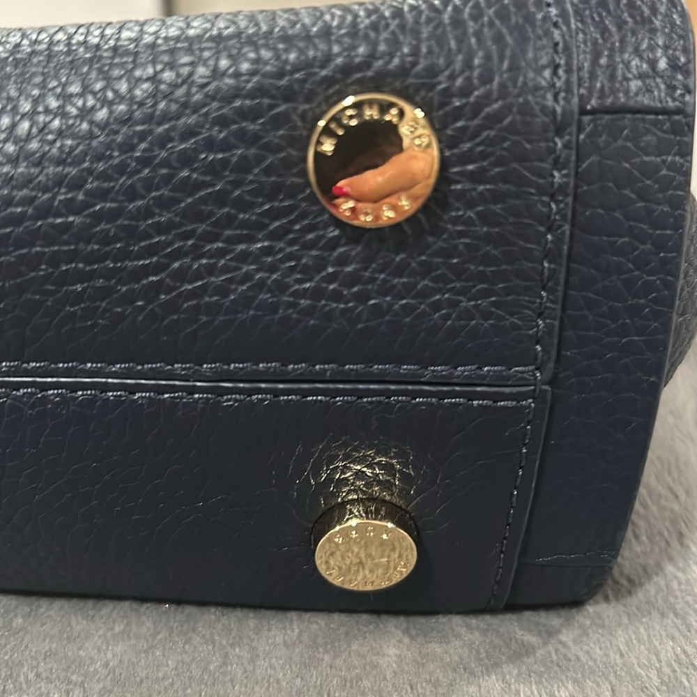 MICHAEL KORS NAVY SHOULDER BAG, CHAIN STRAPS. Excellent condition no wear - Picture 11 of 11